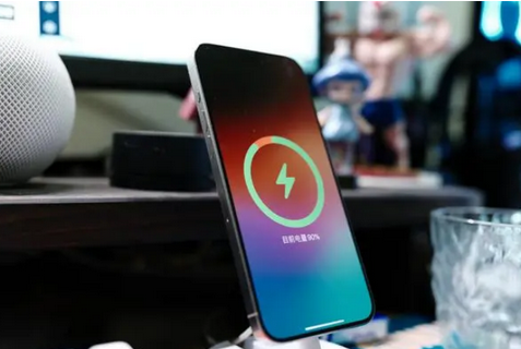 襄垣苹果15换屏服务分享用什么充电器给iPhone15充电更好 